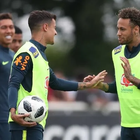 Coutinho e Neymar durante treinamento da seleção brasileira, durante a Copa do Mundo de 2018