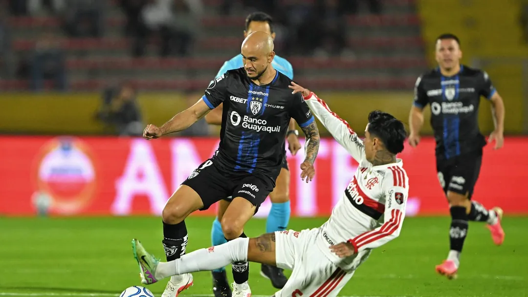 Del Valle x Flamengo: vice-artilheiro da Libertadores se contunde e deixa jogo no intervalo